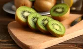 Kiwi, unul dintre cele mai sănătoase fructe? De ce specialiștii spun să-l mănânci și cu coajă
