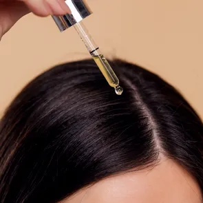 Uleiuri naturale care cresc rapid părul. Ce să folosești dacă vrei un păr lung și sănătos