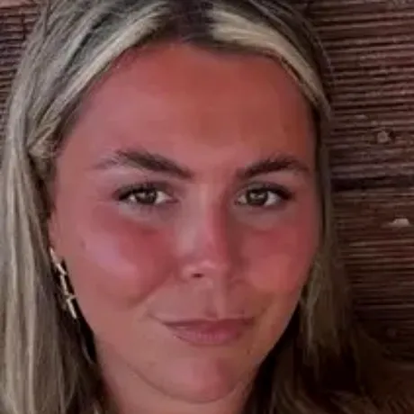 O tânără sportivă de 24 de ani a murit după ce medicii i-au confundat simptomele cu o banală alergie. Părinții dau vina pe doctori