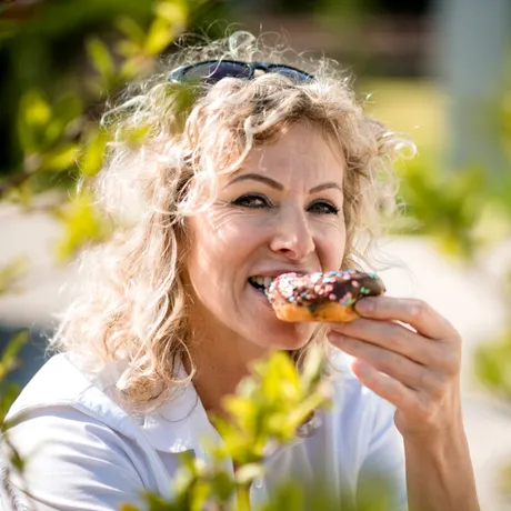 Alimente care îți „ruinează” organismul după 45 de ani. Ce să elimini complet din dietă