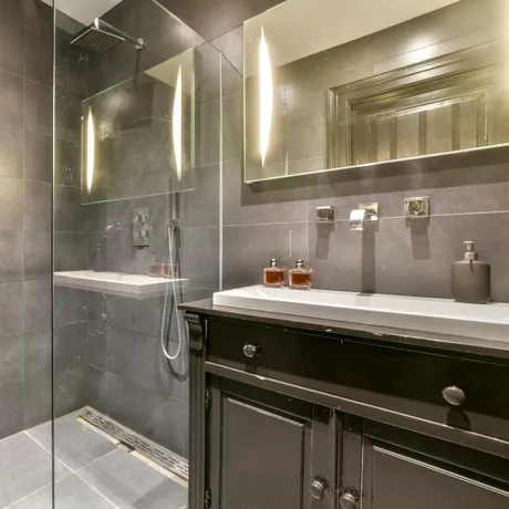 Cum să cureți ușile de la duș, fără chimicale! Soluția simplă din bucătărie care face furori printre gospodine