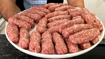 Câte ore rezistă mititeii în frigider? Care sunt limitele pentru micii cruzi și pentru cei gătiți