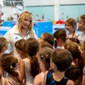 CP- Fundația Țiriac organizează prima selecție pentru cursurile gratuite de inițiere în gimnastică pentru copii, în prezența Nadiei Comăneci, joi, 24 septembrie 2026. Evenimentul este primul deschis publicului derulat în cadrul Sălii de Gimnastică „Nadia Comăneci”, prezentată oficial în luna iulie a anului curent.