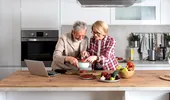 Dieta după 65 de ani. Ce trebuie să mănânci să trăiești mai mult și mai bine