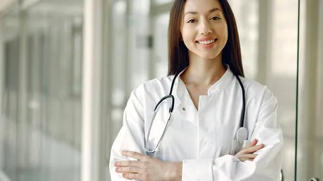 (P) Halate medicale și saboți medicali – Uniforma care inspiră încredere, confort și siguranță