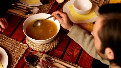 De ce nu este bine să mănânci ciorbă seara. Efectele sunt nebănuite