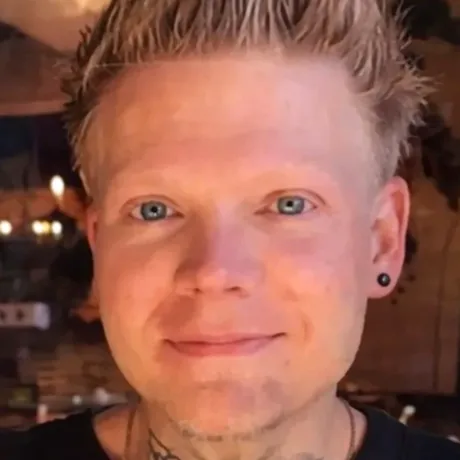 Doliu la Hollywood. Actorul Blake Garrett a murit la 33 de ani. Cu ce probleme medicale s-a confruntat cu o săptămână înainte de deces