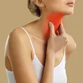 Ai observat un nodul la gât? Medicii explică când poate fi un semn de cancer tiroidian