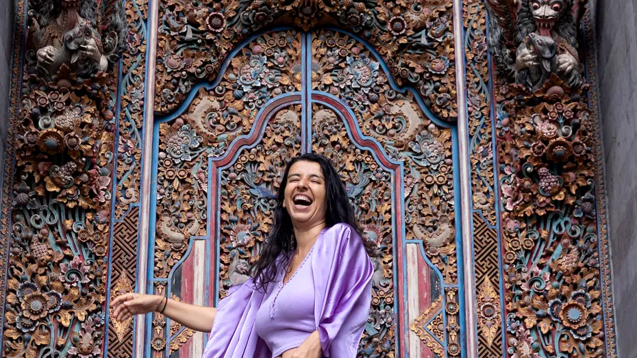 Desirée Halaseh: Nu porți hainele cele mai frumoase zi de zi? Iată ce credință limitativă poate ascunde acest fapt