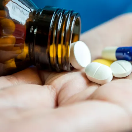 Alertă pentru pacienții care iau medicamente pentru inimă și rinichi! Aproape un milion de flacoane, retrase de urgență de pe piață