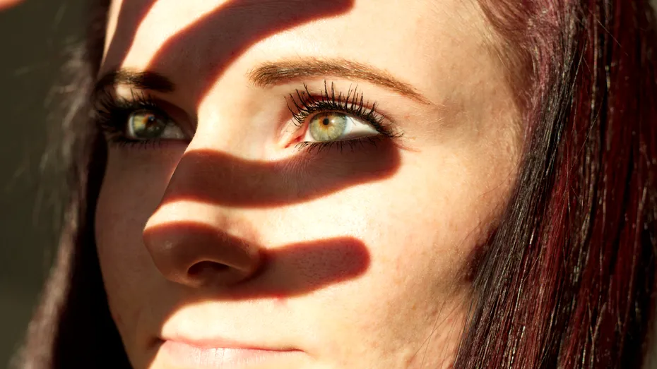 La ce riscuri te expui dacă nu îți protejezi ochii de soarele puternic