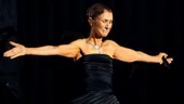 Celine Dion a revenit pe scenă după șase ani. Cum i-a afectat vocea și corpul boala de care suferă