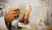 Deformările coloanei la copii și adolescenți: de ce postura, depistarea timpurie și terapia corectă pot schimba evoluția unei vieți