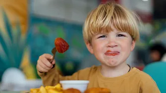 Studiu alarmant despre alimentele pentru copii! Aproape jumătate dintre produse nu respectă standardele nutriționale recomandate