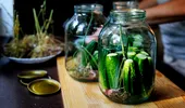 Ce fel de sare se pune la murături? Secretul pentru ca legumele să rămână tari și gustoase