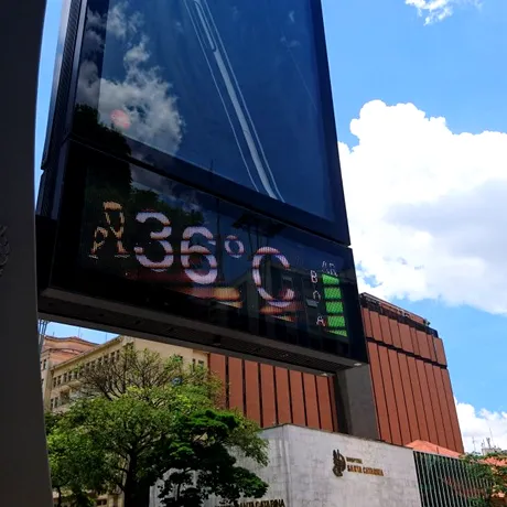 Cupolă de foc peste România. Temperaturi de peste 35 de grade și vijelii puternice!