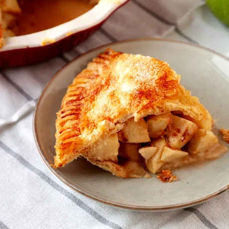 Plăcintă de mere de post. Desertul ideal pentru această perioadă