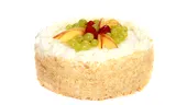 Cum prepari tortul copilăriei, desertul delicios pe care să-l încerci. Rețeta simplă care îmbină blatul pufos, fructele și crema de smântână