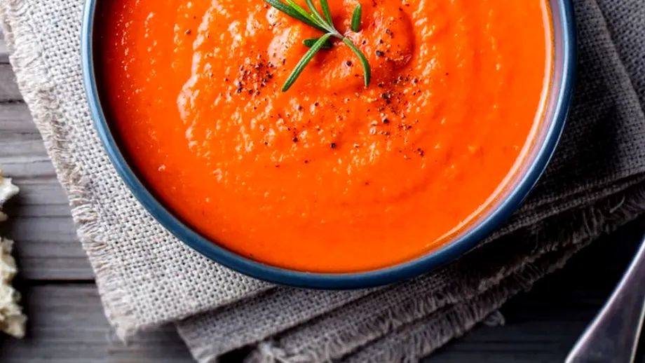 Supă cu brânză feta la cuptor. Un preparat cremos și super simplu de făcut