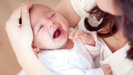 O fetiță de 11 luni a murit din cauza unui medicament administrat de mama sa, „primit pe stradă”. Femeia nu a consultat înainte prospectul, pentru că nu știe să citească