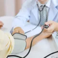 Colesterolul mărit și hipertensiunea arterială nu sunt același lucru. Diferențele pe care trebuie să le cunoști pentru a-ți proteja inima