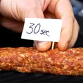 Experiment. Câte minute trebuie lăsați mititeii pe grătar. Mulți dintre noi am procedat greșit până acum