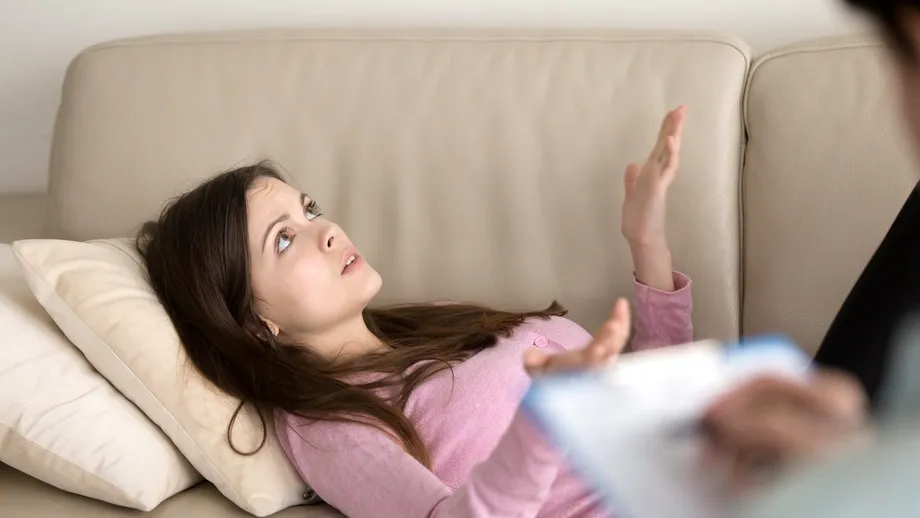 Mersul la psiholog în percepţia românilor: o modă, o rușine sau o salvare?