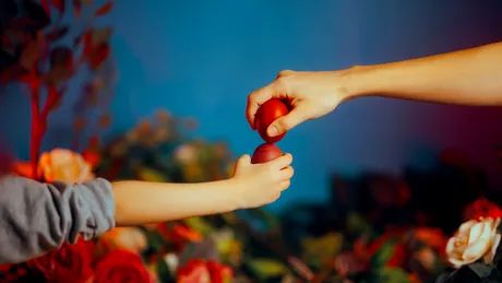 De ce ciocnim ouă roșii de Paște? Semnificația acestui obicei străvechi