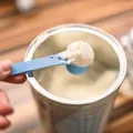 Nestlé și Danone, acuzate că au întârziat retragerea laptelui praf contaminat. Anchetă după moartea a doi bebeluși