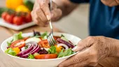 Ce mănâncă centenarii. Despre microbiom, dietă și longevitate sănătoasă