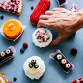 Pofta bruscă de dulce ar putea ascunde mai mult decât o schimbare de gust. Specialiștii explică atunci când devine un semnal de alarmă