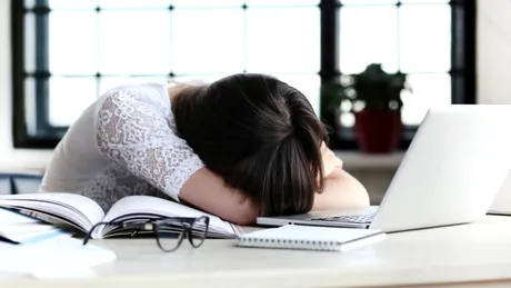 Te simți obosit mai tot timpul? Boala secretă de care ai putea suferi, de fapt