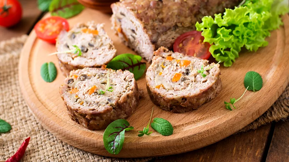 Drob de ciuperci cu verdeață din abundență. O rețetă pentru cei care vor să mai reducă din carne