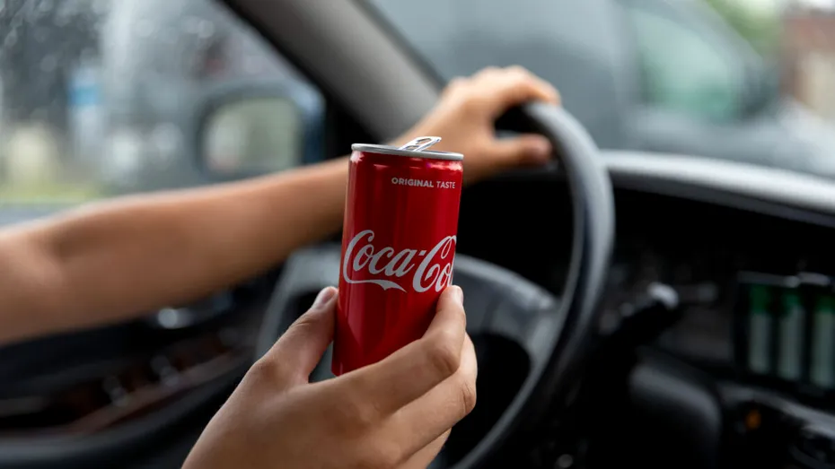 Ce se întâmplă dacă bei Coca-Cola în fiecare zi. Bolile grave la care te expui