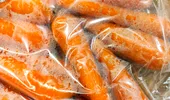 De ce se formează picături de apă în pungile cu legume din frigider? Greșeala care le face să se strice mai repede