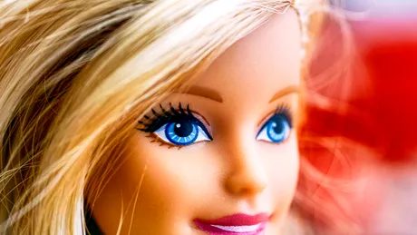 Cum arată în realitate păpușa Barbie