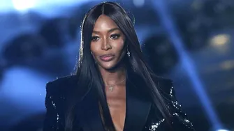 Topmodelul Naomi Campbell vorbește deschis despre dependența de substanțe. Ce oameni celebri din modă i-au fost alături în momentele delicate