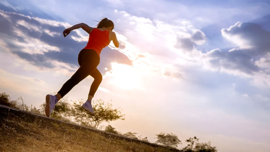 3 minute de sprint sau 90 de minute de cardio? Ce a descoperit un nou studiu despre efectele asupra metabolismului