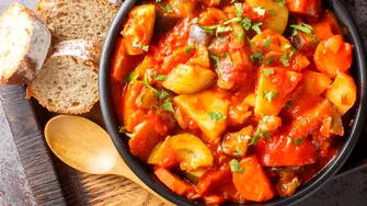 Rețeta de ghiveci călugăresc, un preparat de post delicios. Ce ingrediente folosea Radu Anton Roman?