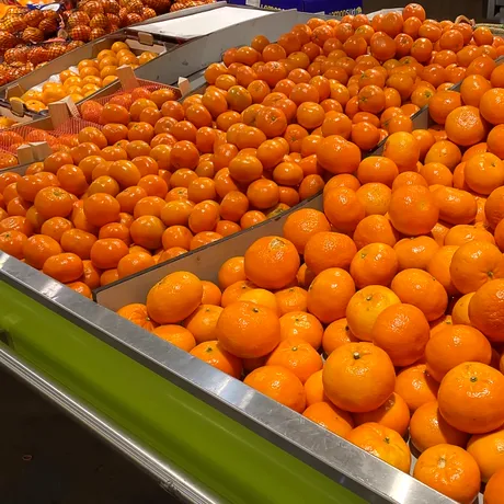 Portocalele din supermarket, pline de pesticide! Ce consumă, de fapt, românii