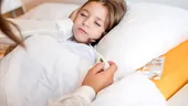 1 din 3 părinți administrează copiilor medicamente pentru scăderea febrei când s-ar putea să nu fie nevoie. Ce avertizează medicii?