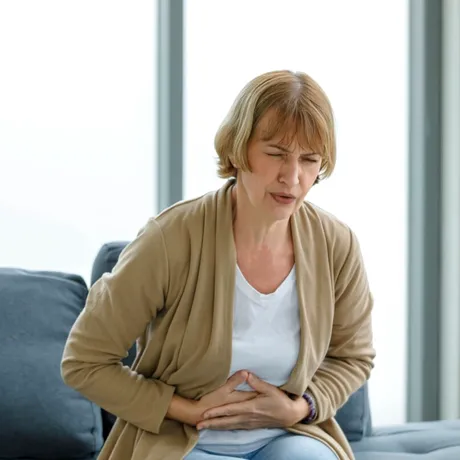 Ceaiuri pentru refluxul gastric – remedii naturale care calmează rapid disconfortul