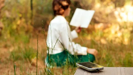 Ai încercat vreodată un detox digital? Ce se întâmplă când te rupi complet de telefon timp de 4 săptămâni