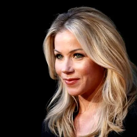 Christina Applegate, diagnosticată greșit cu scleroză multiplă. De ce poate fi dificil de identificat această boală?