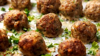 Bicarbonatul de sodiu, ingredientul care face chiftelele mai pufoase și fragede. Când să-l adaugi?