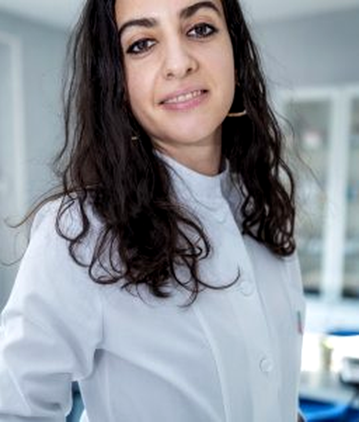 Dr. Alina Gheorghe este chirurg oftalmolog la Spitalul Clinic de Urgenţe Oftalmologice Bucureşti şi predă la Universitatea de Medicină şi Farmacie Carol Davila.