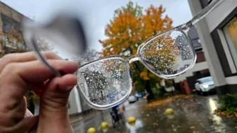 Ar putea apa de ploaie să provoace infecții oculare?