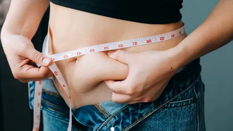 De ce crește burta la menopauză, chiar dacă nu te îngrași? Schimbarea care poate afecta glicemia și inima