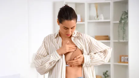 Semne pe care le dă cancerul de sân în stadii incipiente. Nu ai cum să nu le observi!