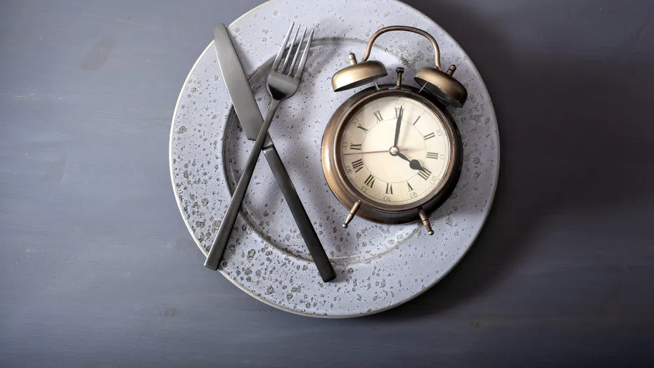Postul intermitent nu este mai bun decât restricția calorică! Ce arată studiile